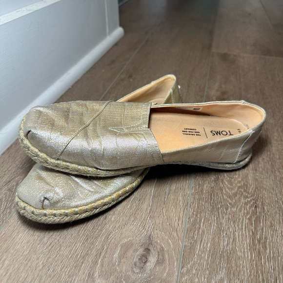 TOMS Gold Metallic Slip On Espadrille Flats Women’s 9.5 Summer - Picture 7 of 11